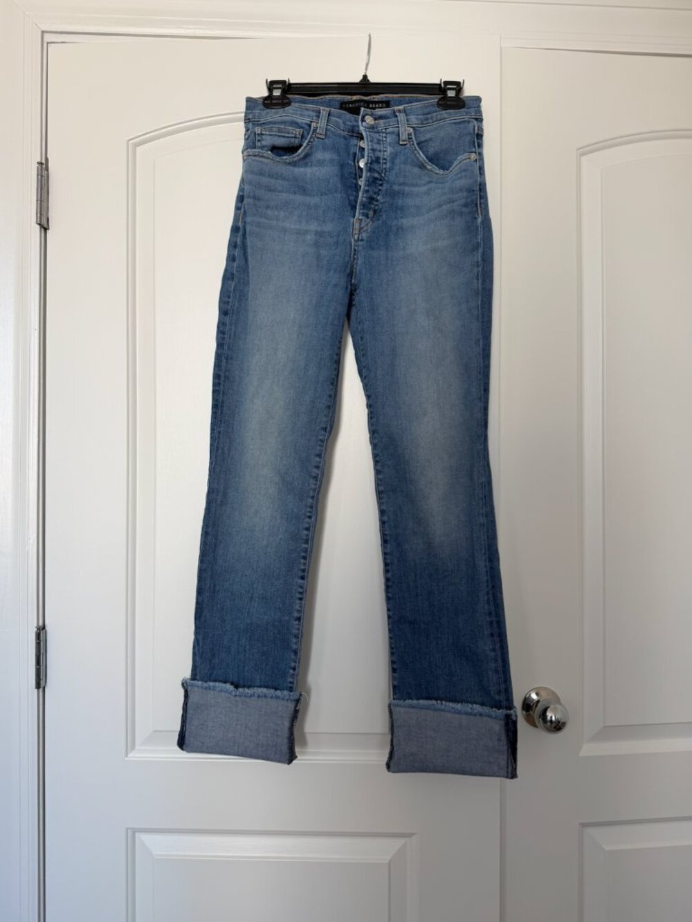 Veronica Beard Raleigh High-Rise Slim Straight Cuffed Jeans – Waterfall Wash – S